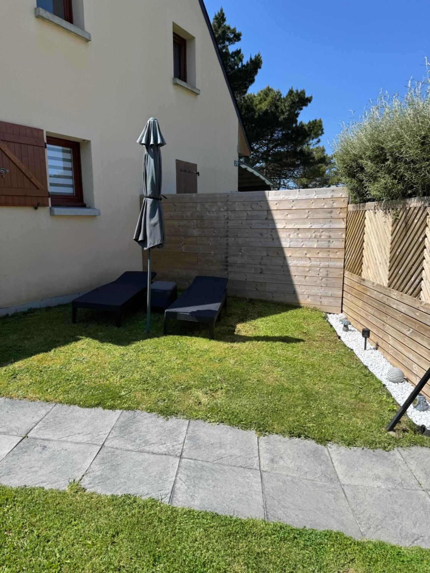 Perle Beach, Petite Maison Situee En Bord De Plage, Piscine. Гидель Экстерьер фото